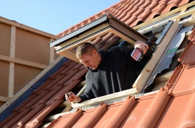 Pose de fenêtres de toit Velux à Monthieux